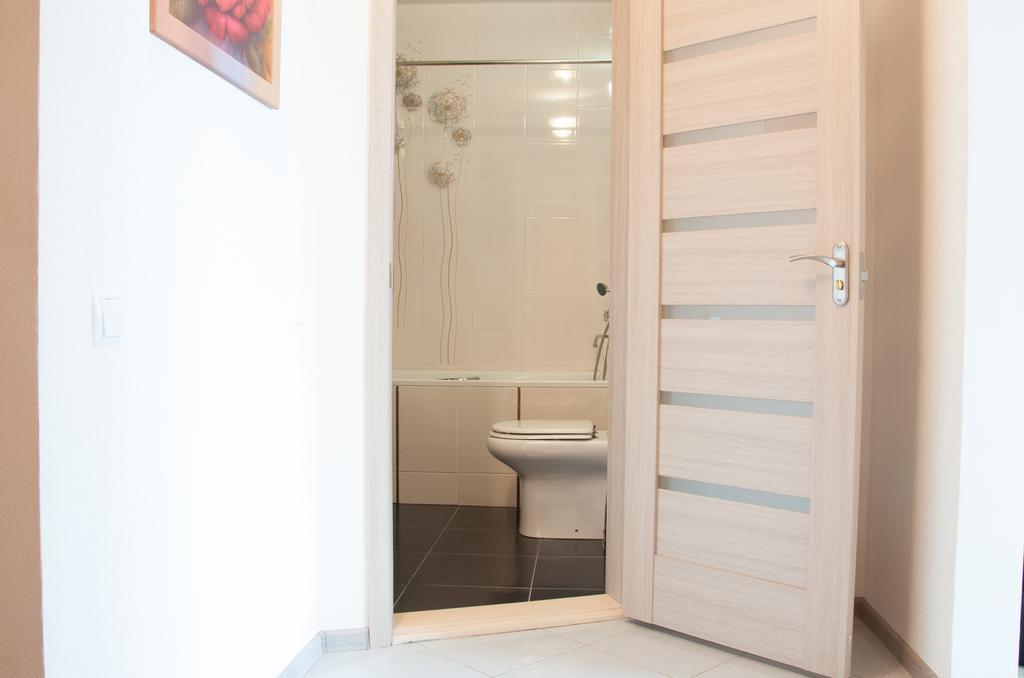 Apartment On Bogatyrskaya 6A Киев Екстериор снимка